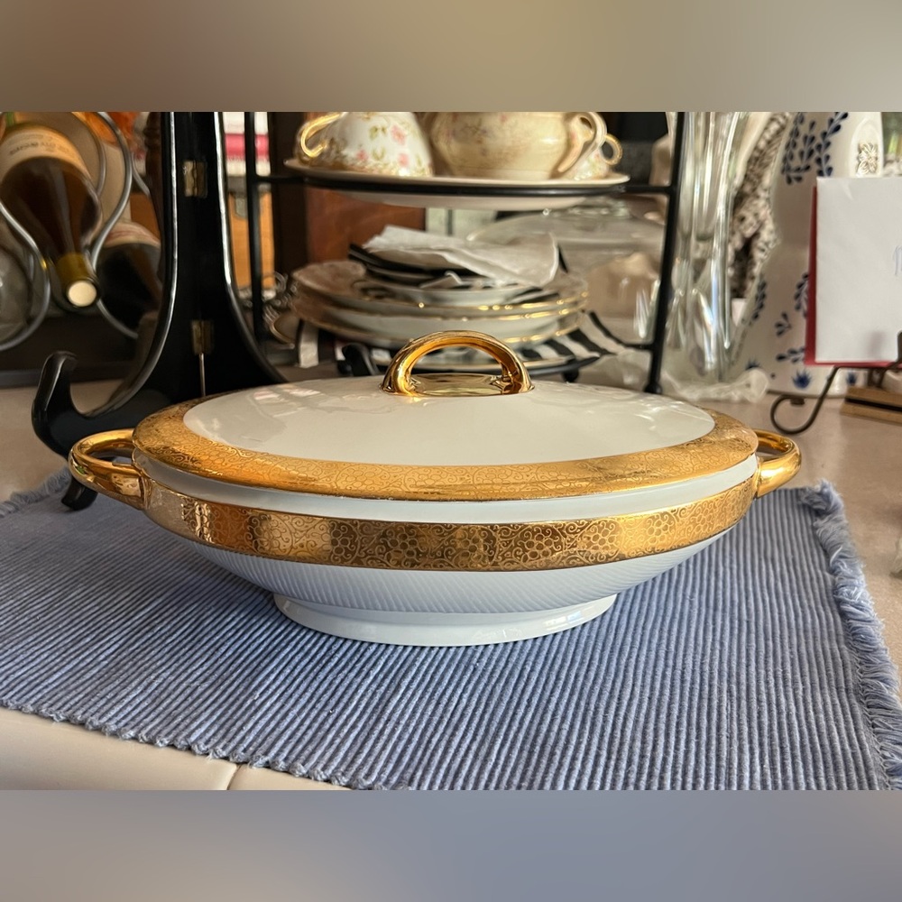 Vntg. 18k gold Royal LB Bavaria Oval casserole.used. Good for decoration .